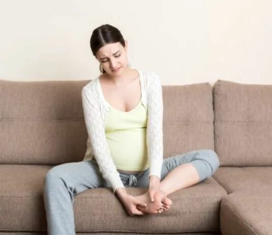 Swollen Feet During Pregnancy: 10 Home Remedies