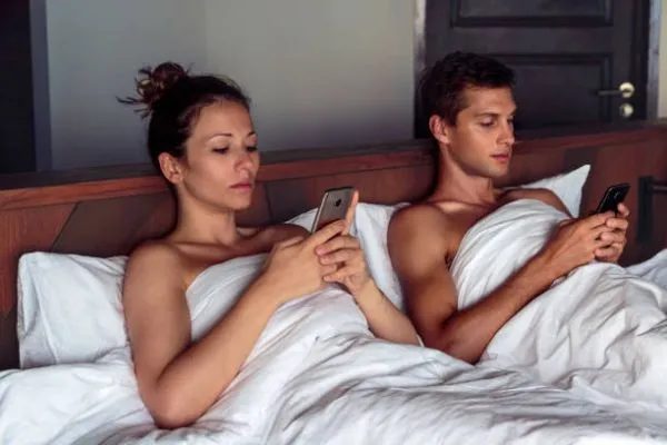 Social Media is Affecting Your Marriage and Relationship, Know How