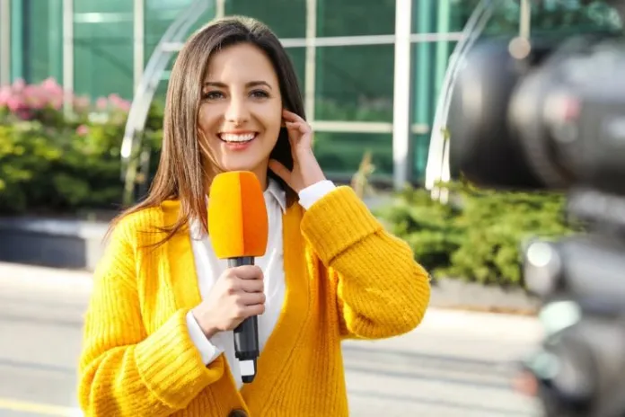 How to Become a News Anchor - Follow 5 Tips