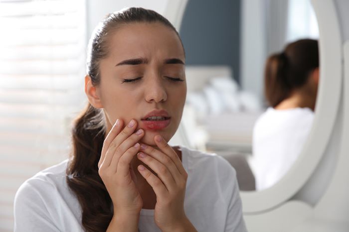 Swollen Lips Treatment: Causes, Symptoms and Home Remedies